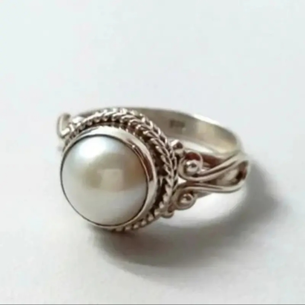 Last One! NEW! LIKE Vintage  style Faux pearl ring Size 9